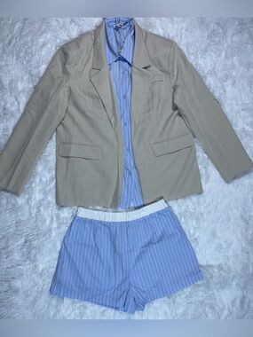 Fashion Nova women's blazer boxer short set Size
XL in blue and taupe NWT